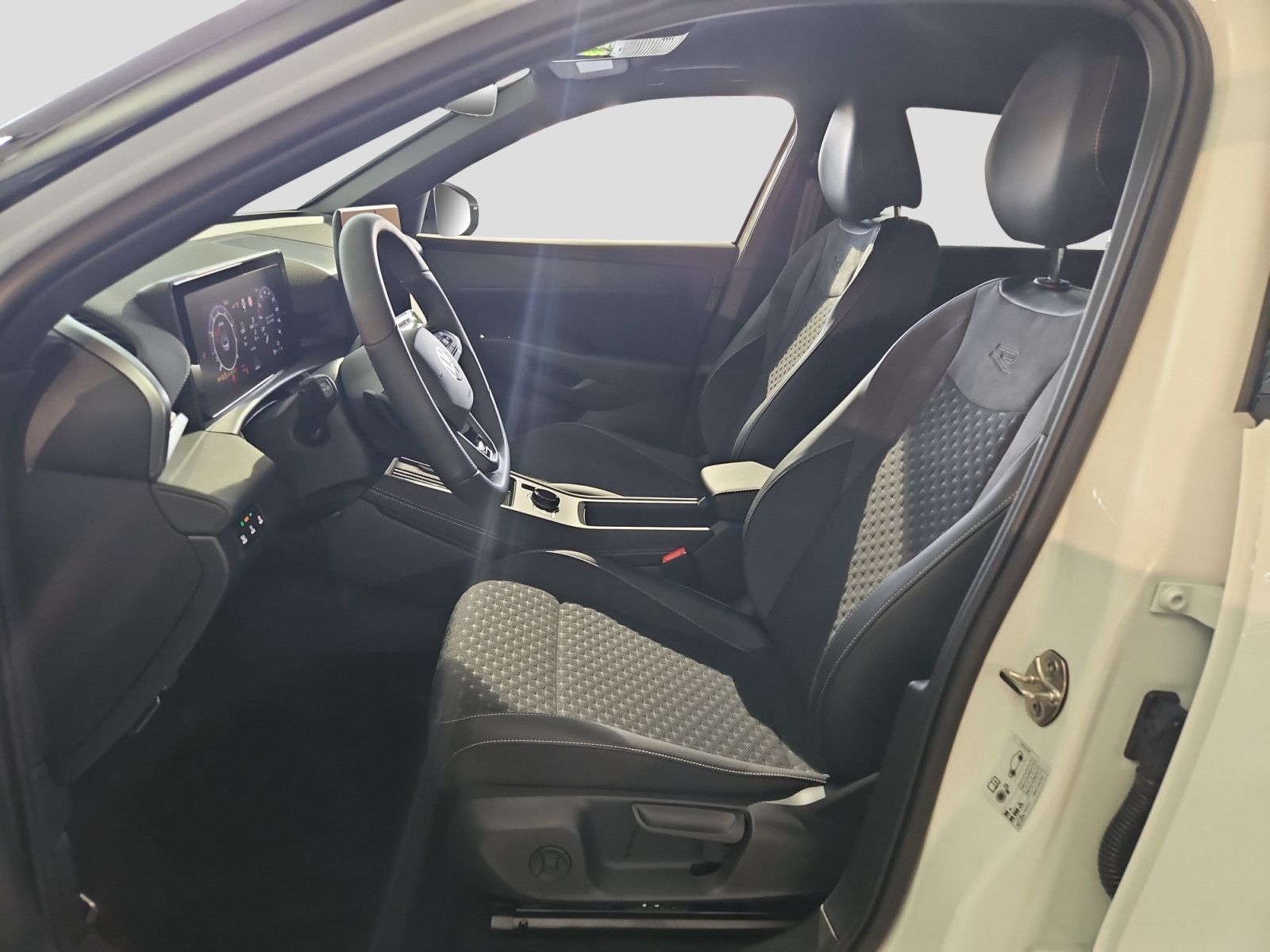 Volkswagen T-Roc R-Line 1.5 l eTSI DSG Navi IQ-Light inkl. foto 10