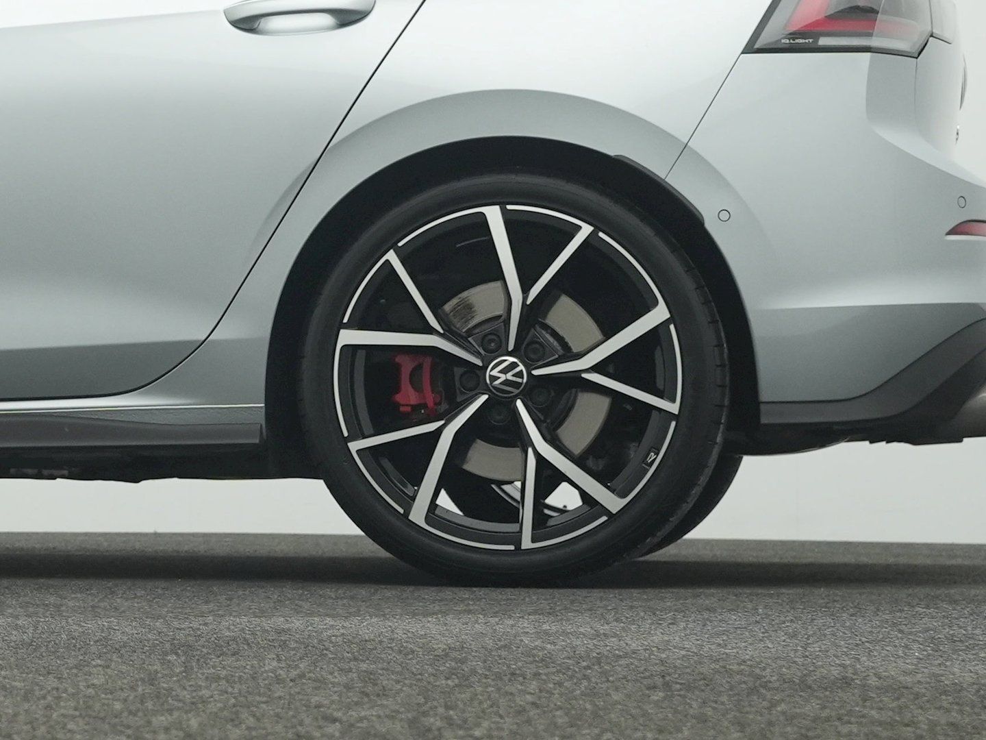 Volkswagen Golf 8 2.0 TSI DSG GTI IQ.LIGHT NAVI PANORAMA AR foto 25