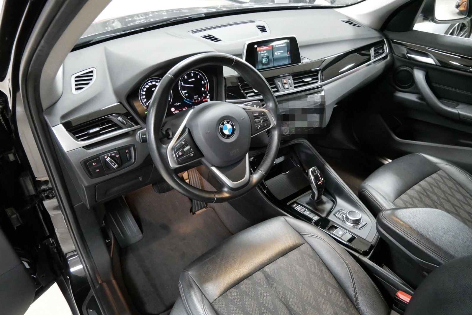 BMW X1 xDrive 20d xLine LED AHK RFK NAVI SHZ foto 7