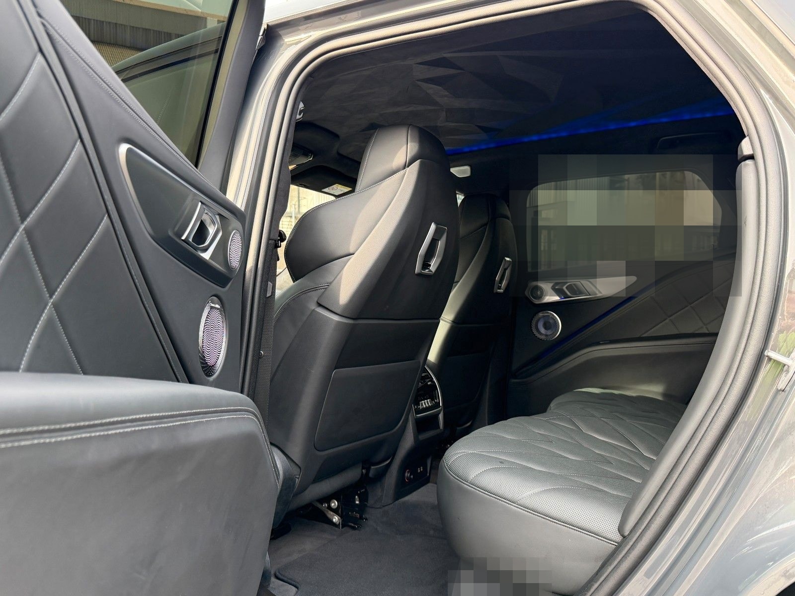 BMW XM 50 e Aut. Bowers & Wilkins - Iconic Glow /// foto 22