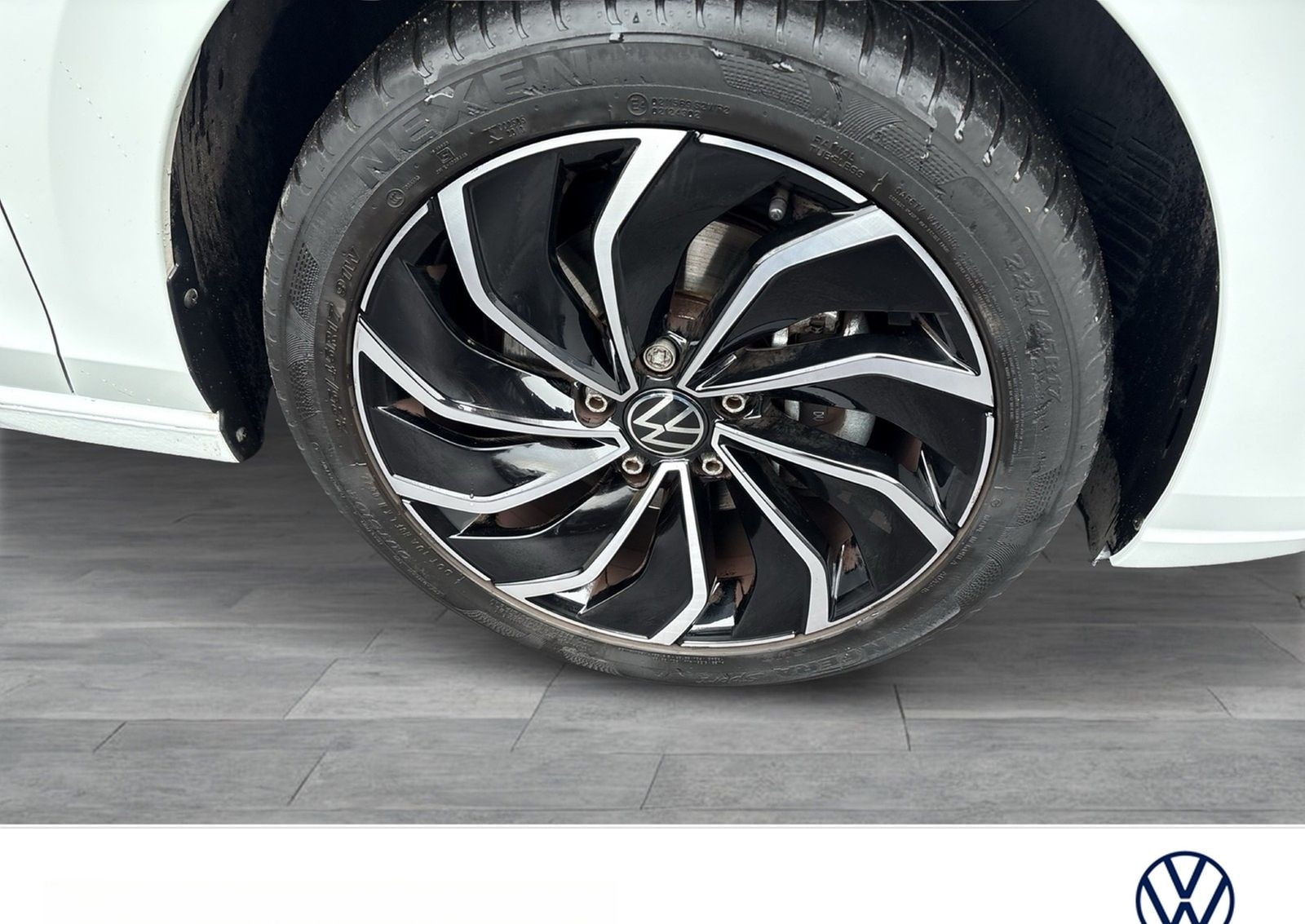 Volkswagen Golf VIII 1.0 eTSI ACTIVE PANO ACC NAVI LM17 foto 6