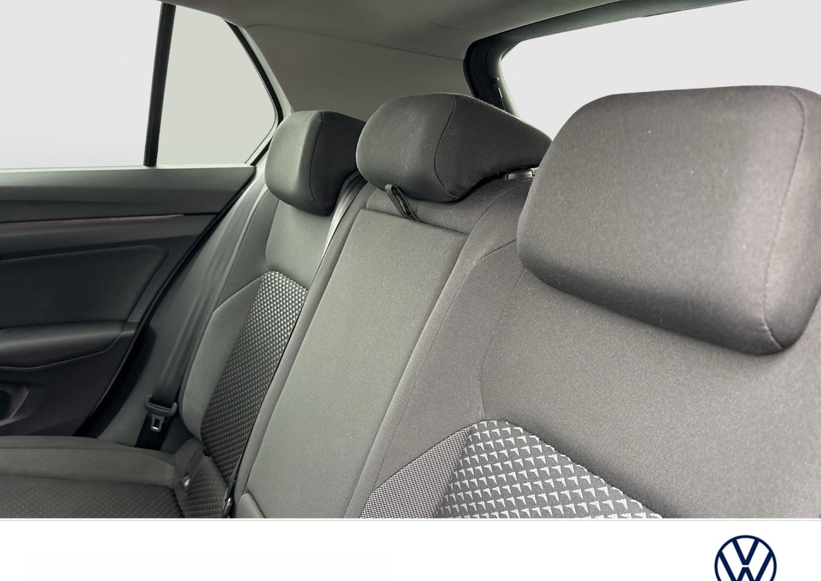 Volkswagen Golf VIII 1.0 eTSI ACTIVE PANO ACC NAVI LM17 foto 8