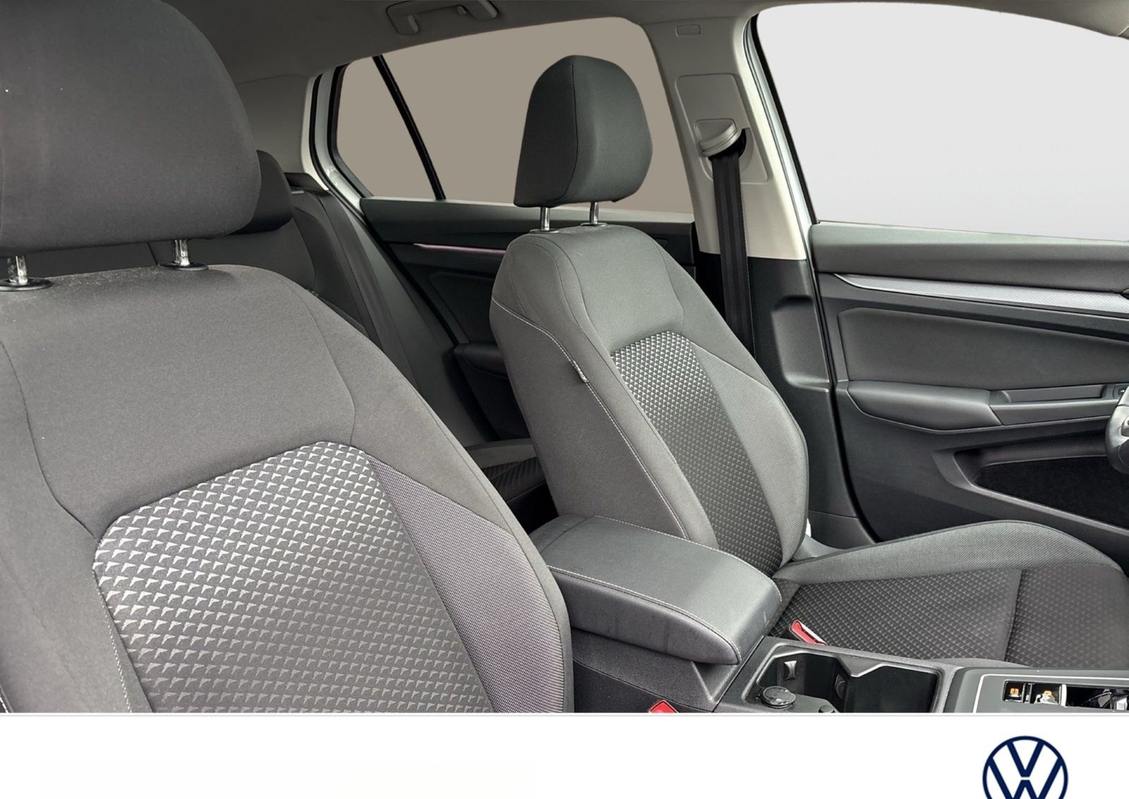 Volkswagen Golf VIII 1.0 eTSI ACTIVE PANO ACC NAVI LM17 foto 9