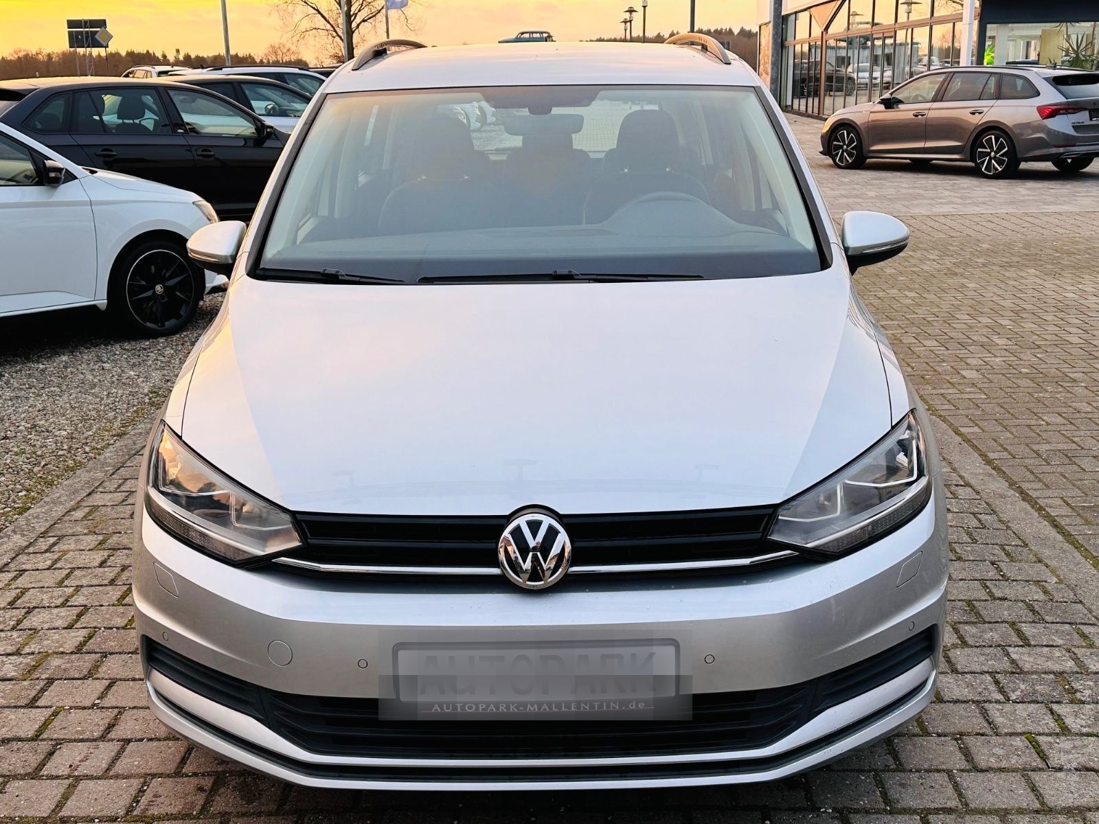 Volkswagen Touran 2,0 TDI BMT DSG *1.HAND*NAVI*SHZ* foto 2