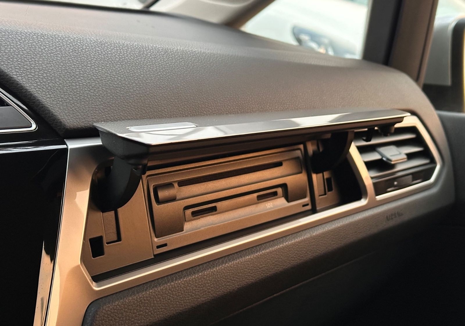 Volkswagen Touran 2,0 TDI BMT DSG *1.HAND*NAVI*SHZ* foto 12