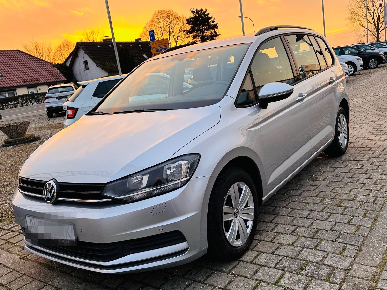 Volkswagen Touran 2,0 TDI BMT DSG *1.HAND*NAVI*SHZ* foto 3