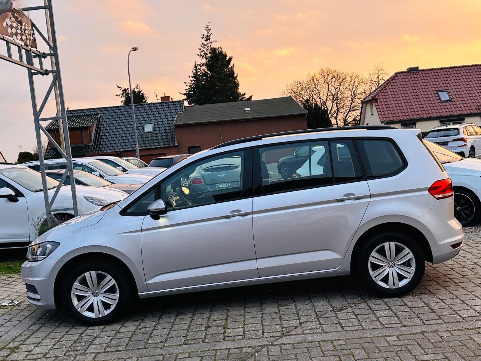 Volkswagen Touran 2,0 TDI BMT DSG *1.HAND*NAVI*SHZ* foto 4