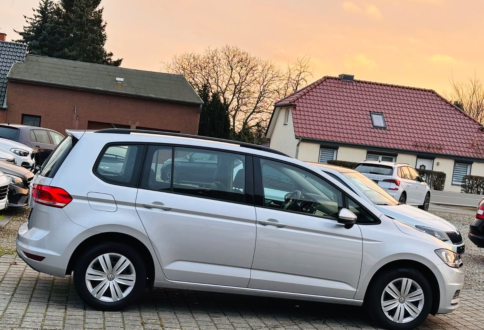 Volkswagen Touran 2,0 TDI BMT DSG *1.HAND*NAVI*SHZ* foto 7