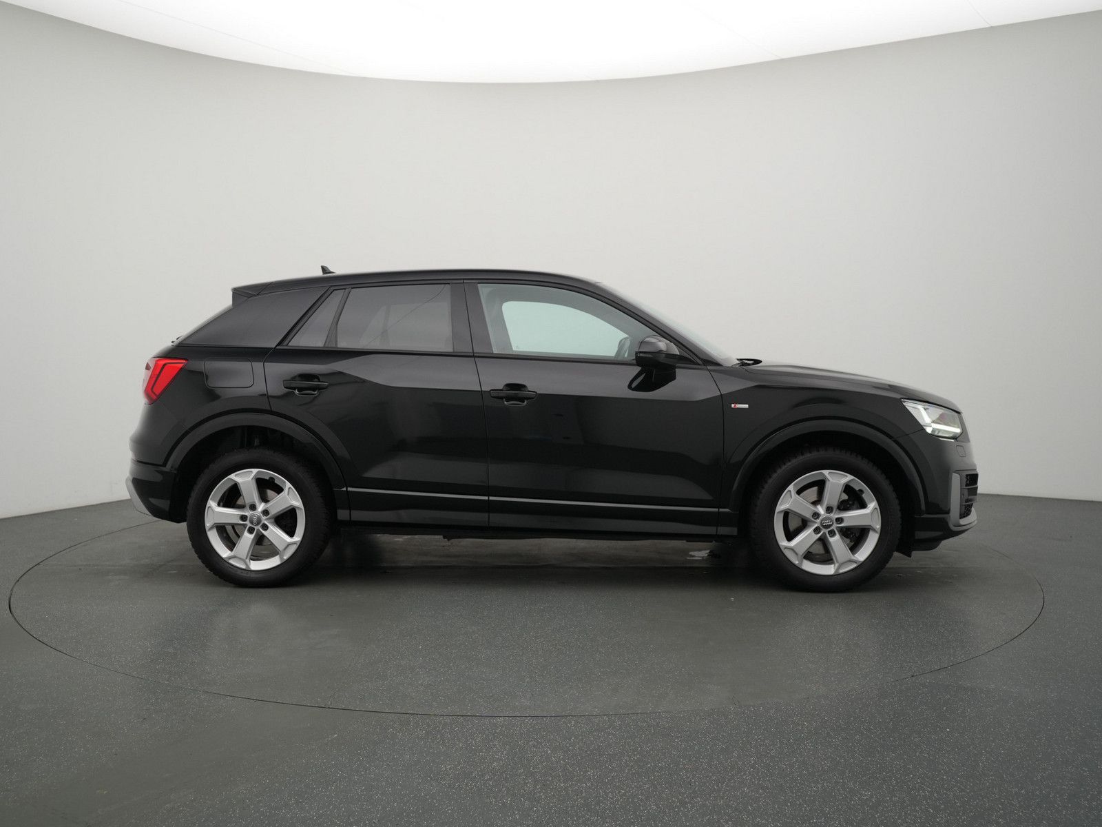 Audi Q2 quattro S line S-TRON AHK LEDER NAVI LED SHZ foto 3
