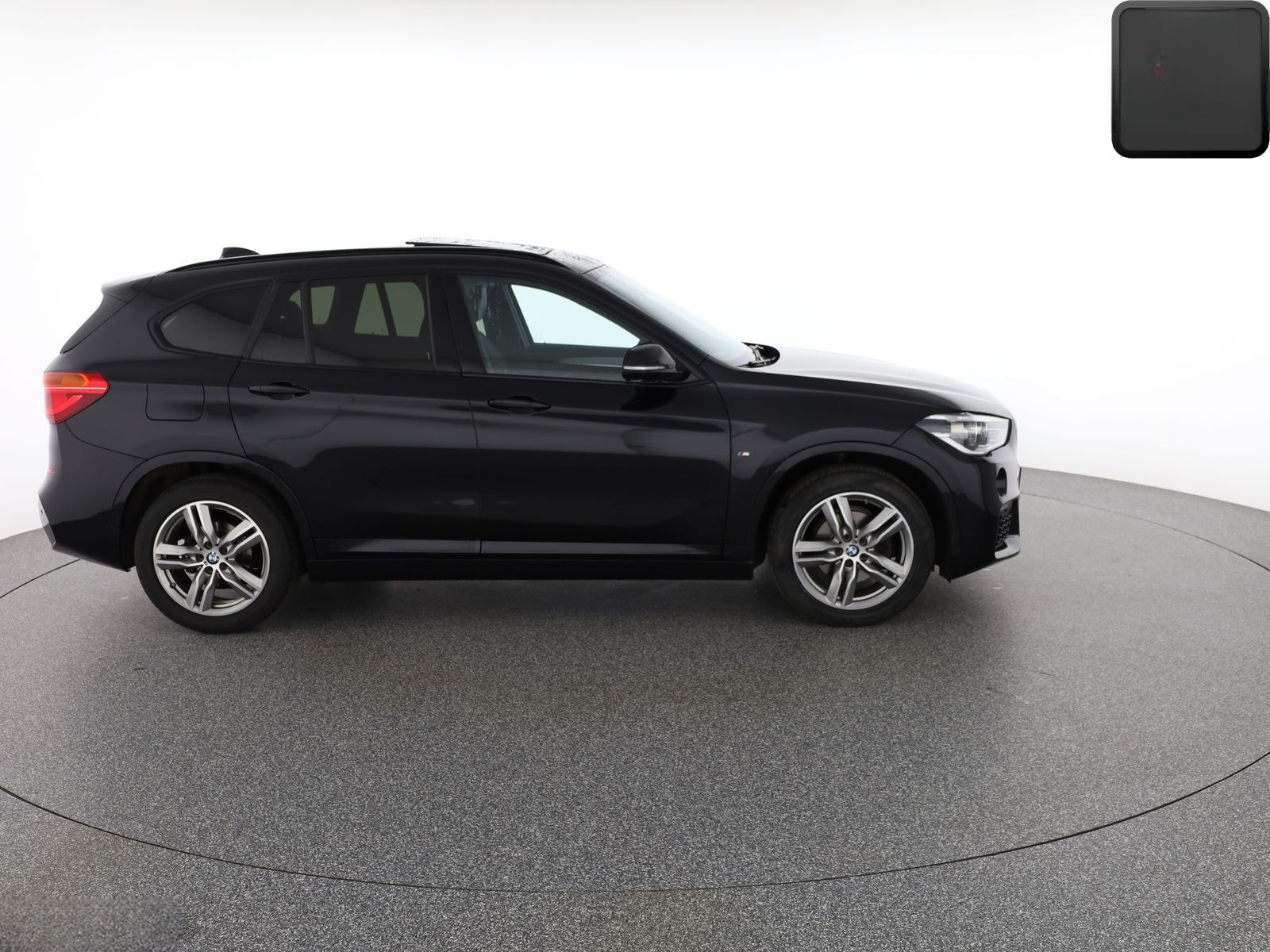 BMW X1 xDrive18d M SPORT SHADOW KAMERA,PANO,AHK,SH foto 6