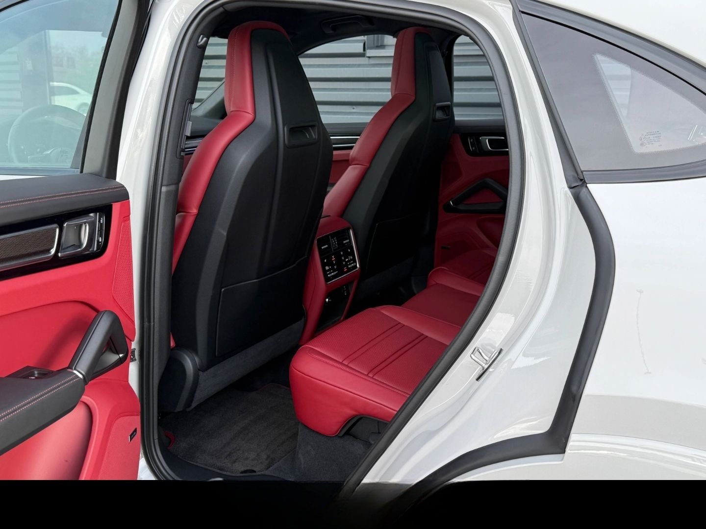 Porsche Cayenne Coupe Platinum Edition*INNO*HAL*SPORTABG foto 18