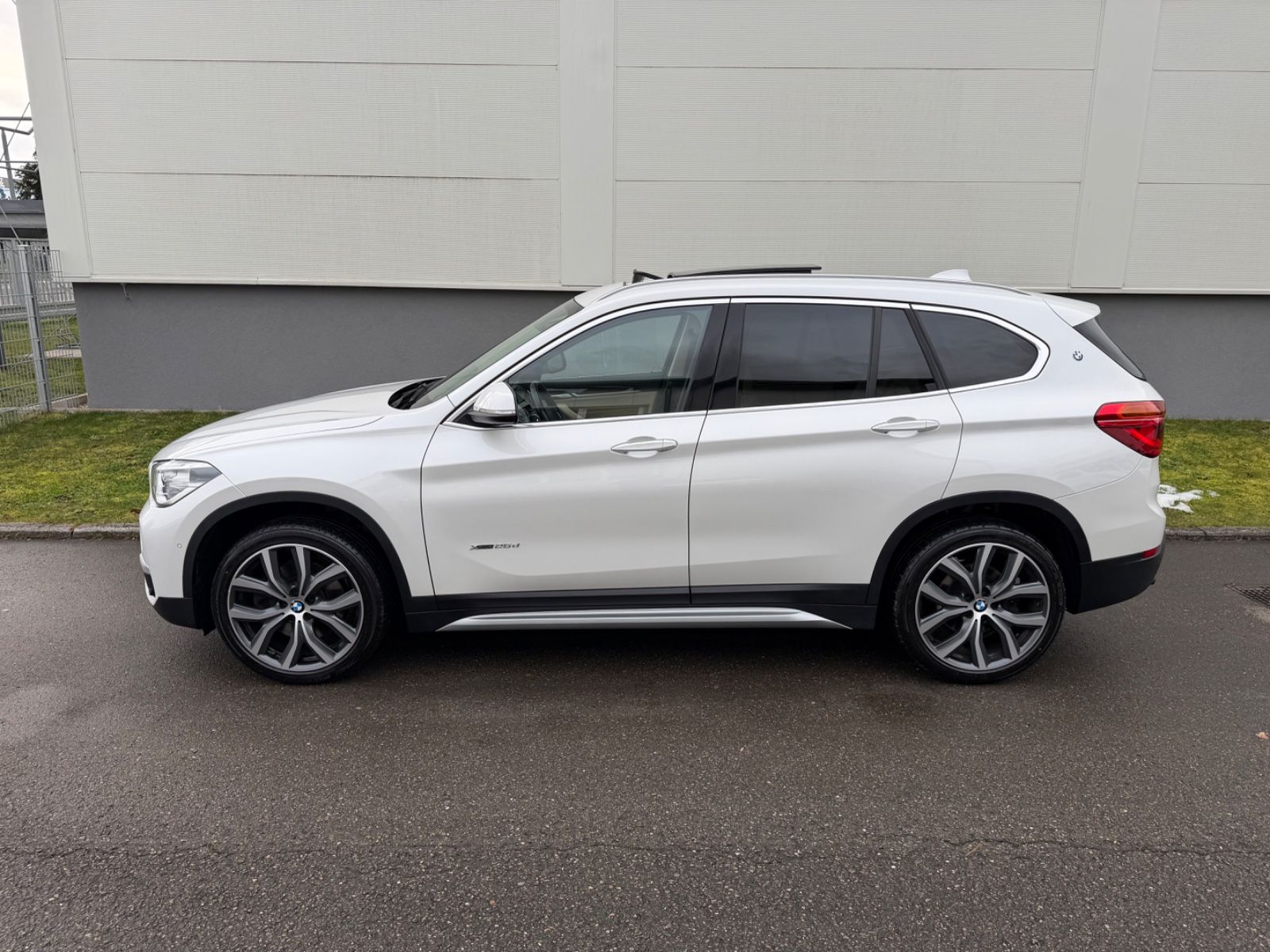 BMW X1 xDrive 25d*LED*PAN*HUD*KEY*H&K*KAM*AHK*NAV*19 foto 2