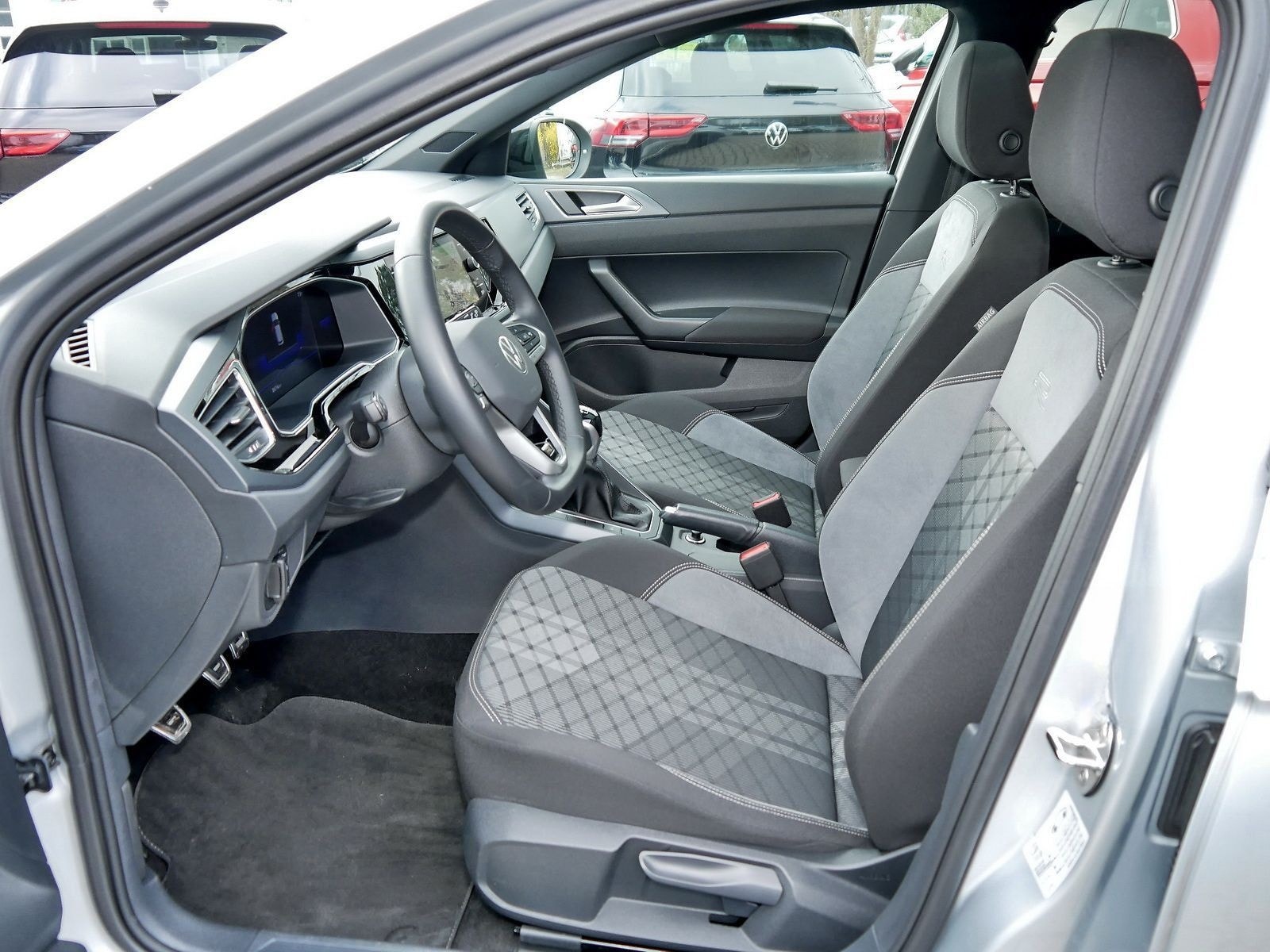 Volkswagen Taigo 1.0TSI R-Line Black Climatr Cam Navi Pano foto 10