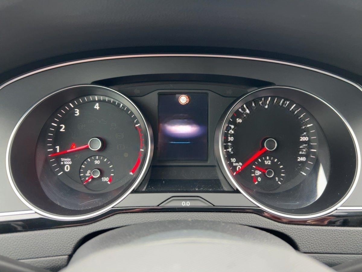 Volkswagen Passat Variant Business 1.5 TSI DSG APP+NAVI+AHK foto 17