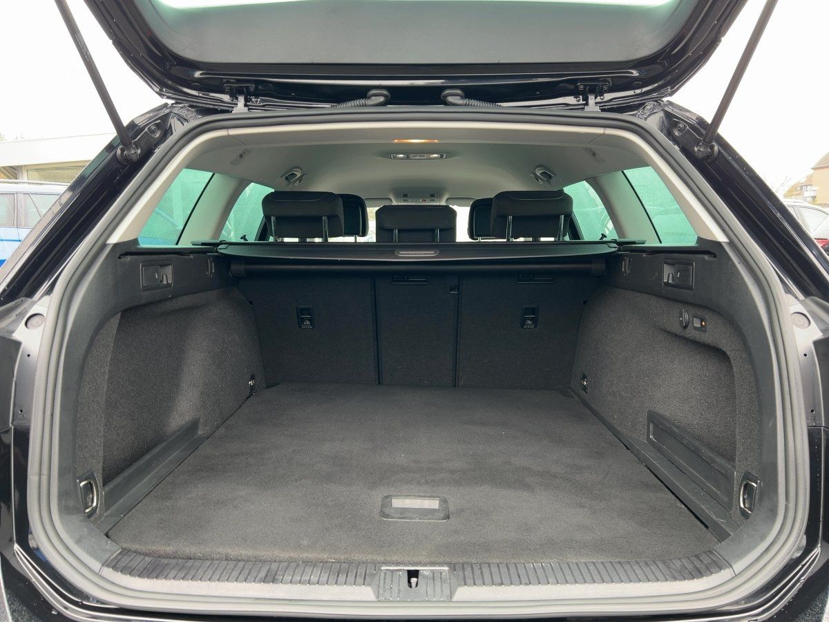 Volkswagen Passat Variant Business 1.5 TSI DSG APP+NAVI+AHK foto 7