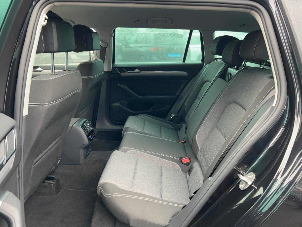 Volkswagen Passat Variant Business 1.5 TSI DSG APP+NAVI+AHK foto 9