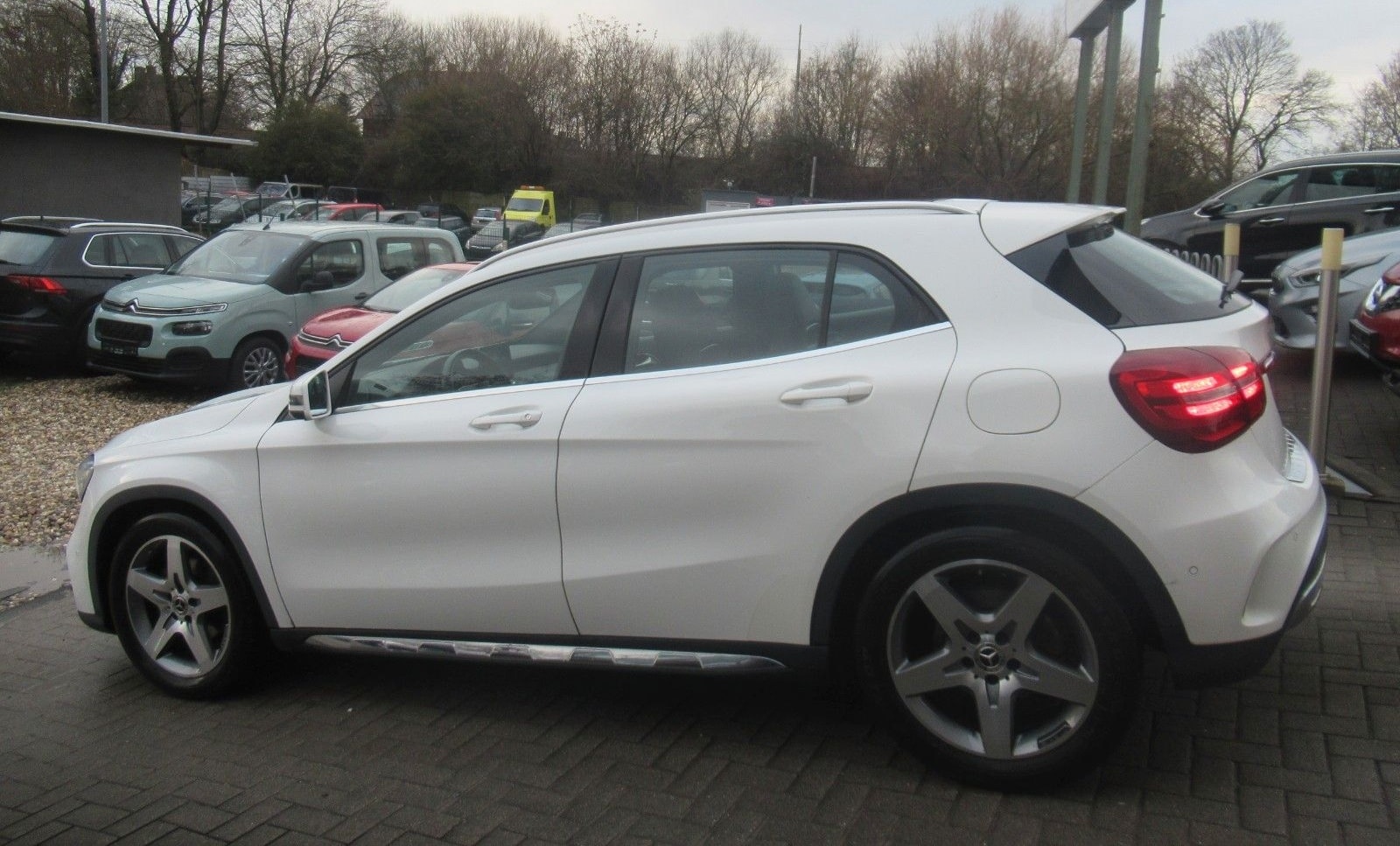 Mercedes-Benz GLA 200 AMG LINE-NAVI-PANO-LED-SHZ-2.HAND foto 12