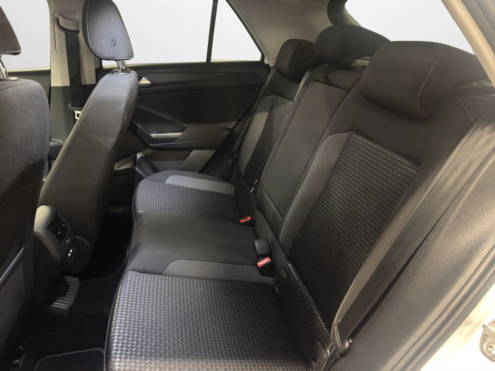 Volkswagen T-Roc 2.0 TDI DSG Active  Navi PDC LM Klima foto 12