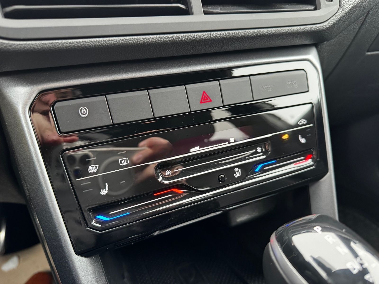 Volkswagen T-Cross Active 1,5 TSI DSG CAM|NAV|ACC|LED foto 11