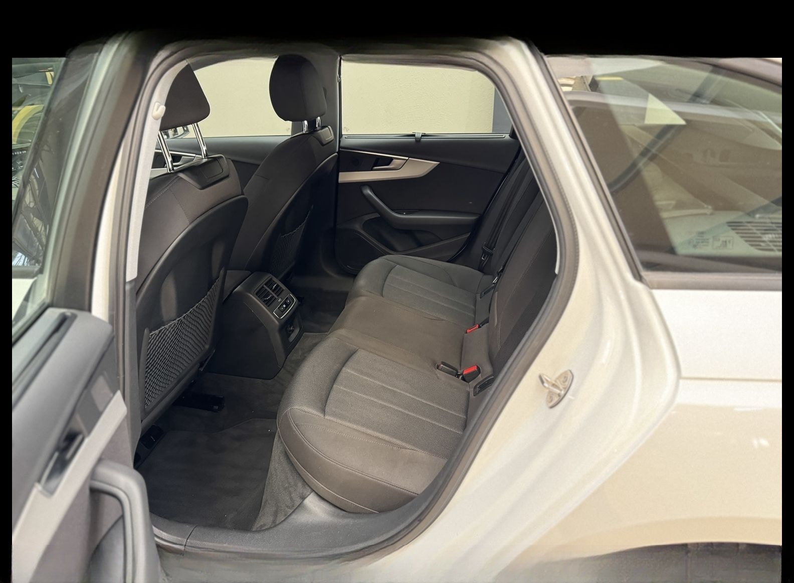 Audi A4 Avant Advanced 35TFSI Navi/Matrix/APS foto 15