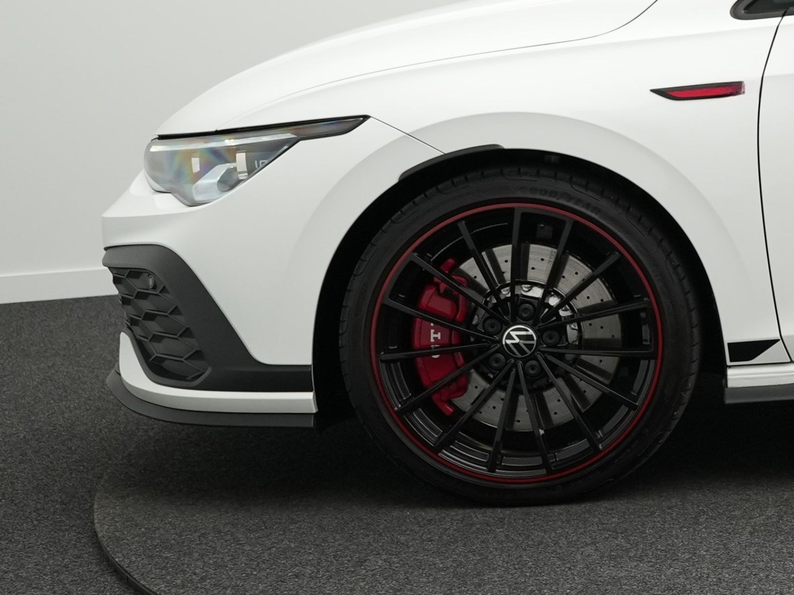 Volkswagen Golf VIII GTI Clubsport 2.0 TSI R-Abgas*PANO foto 14