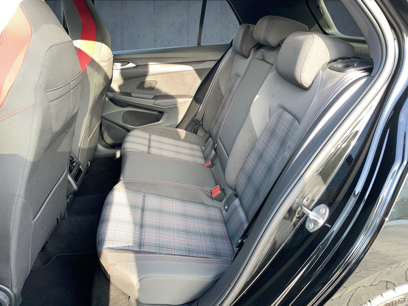 Volkswagen Golf GTI 2.0 TSI DSG ACC+360+Navi+HarmanKardon foto 13