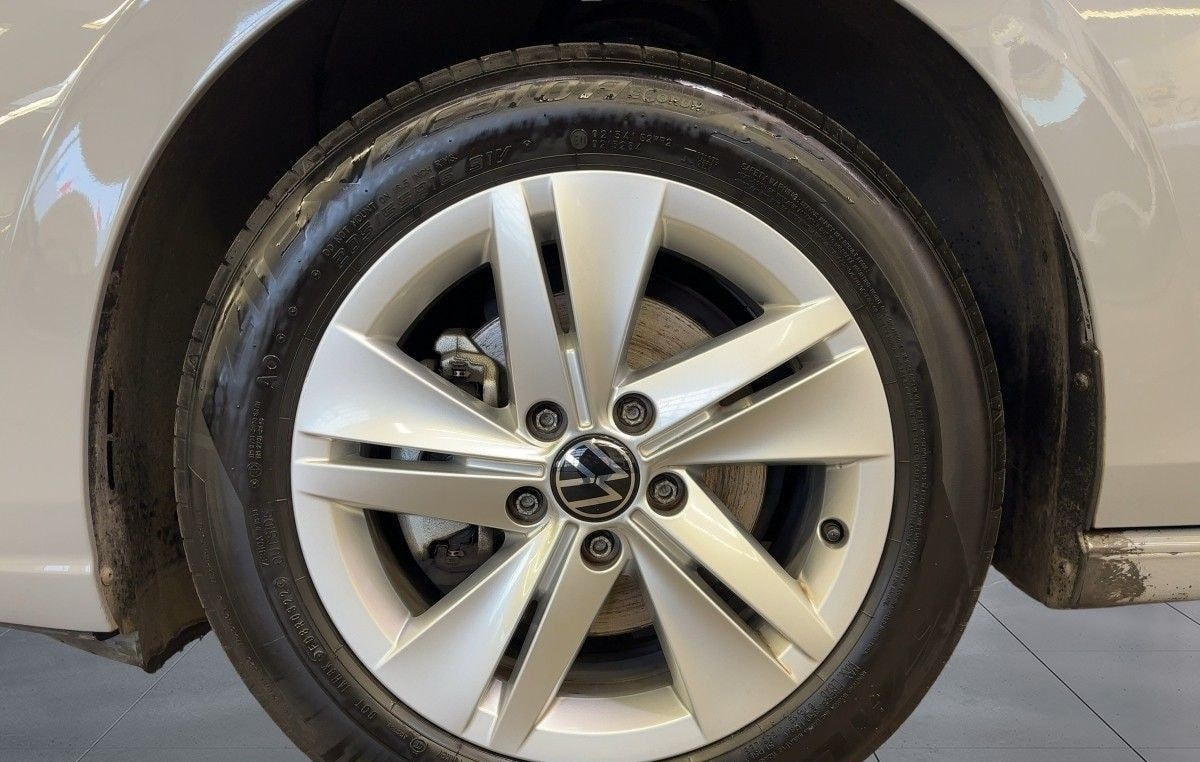 Volkswagen Golf VIII 2.0 TDI DSG Life ACC Kamera LED Navi foto 17