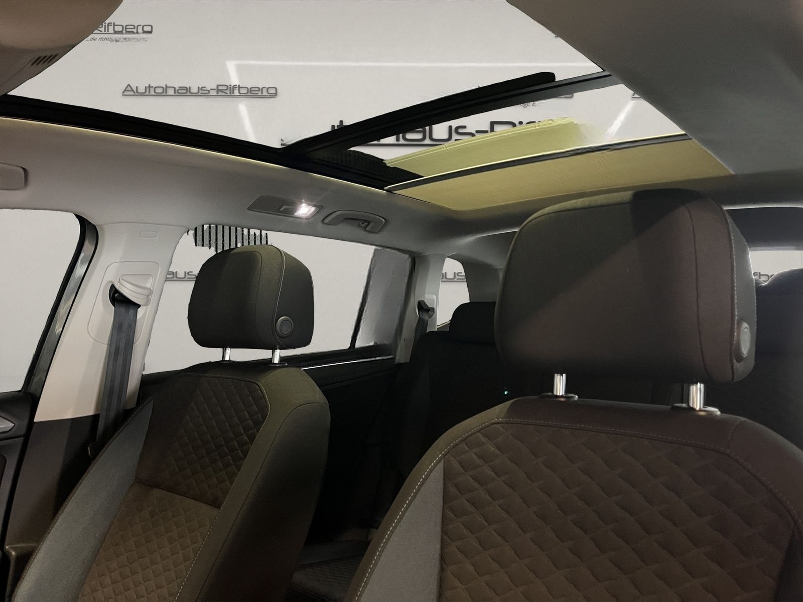 Volkswagen Tiguan Allspace 2,0 TDI DSG IQ PanD/HUD/Kamera foto 15