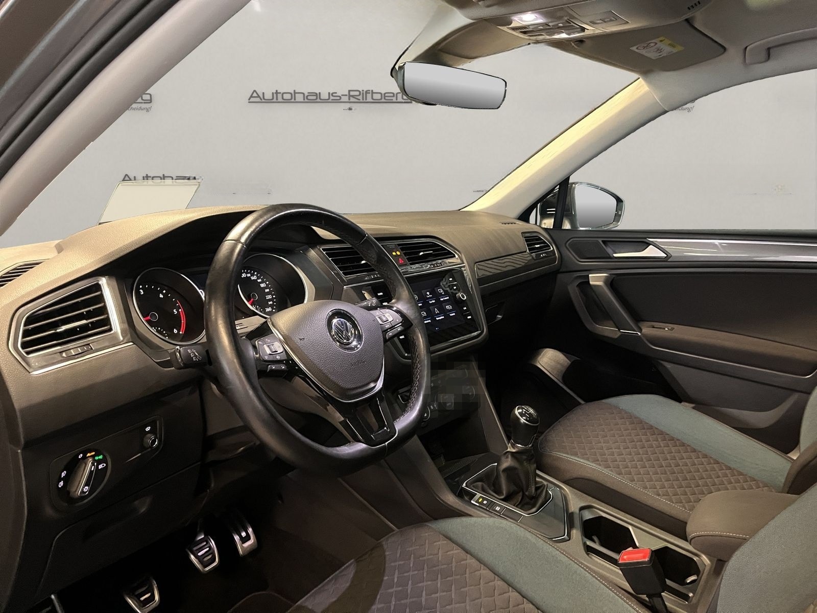 Volkswagen Tiguan Allspace 2,0 TDI DSG IQ PanD/HUD/Kamera foto 16