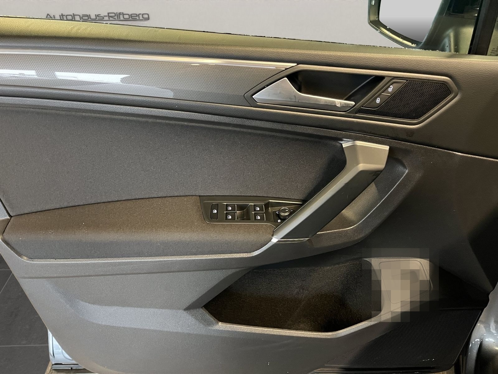 Volkswagen Tiguan Allspace 2,0 TDI DSG IQ PanD/HUD/Kamera foto 17