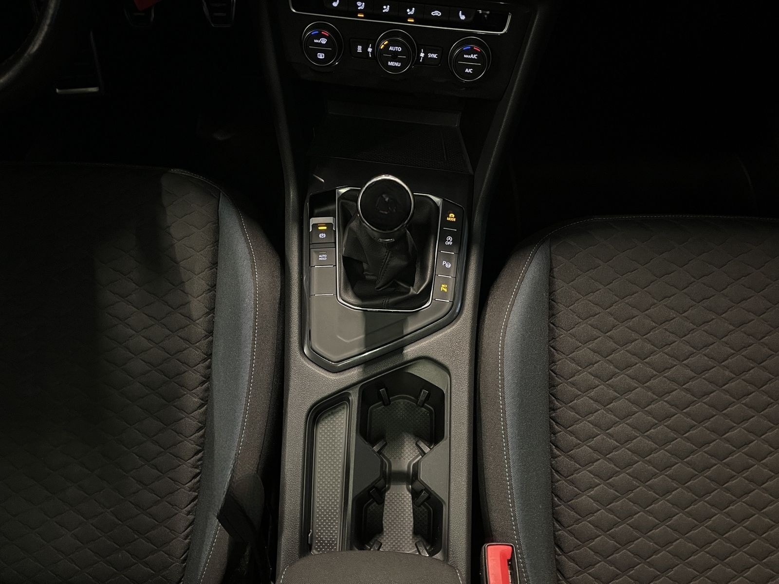 Volkswagen Tiguan Allspace 2,0 TDI DSG IQ PanD/HUD/Kamera foto 19