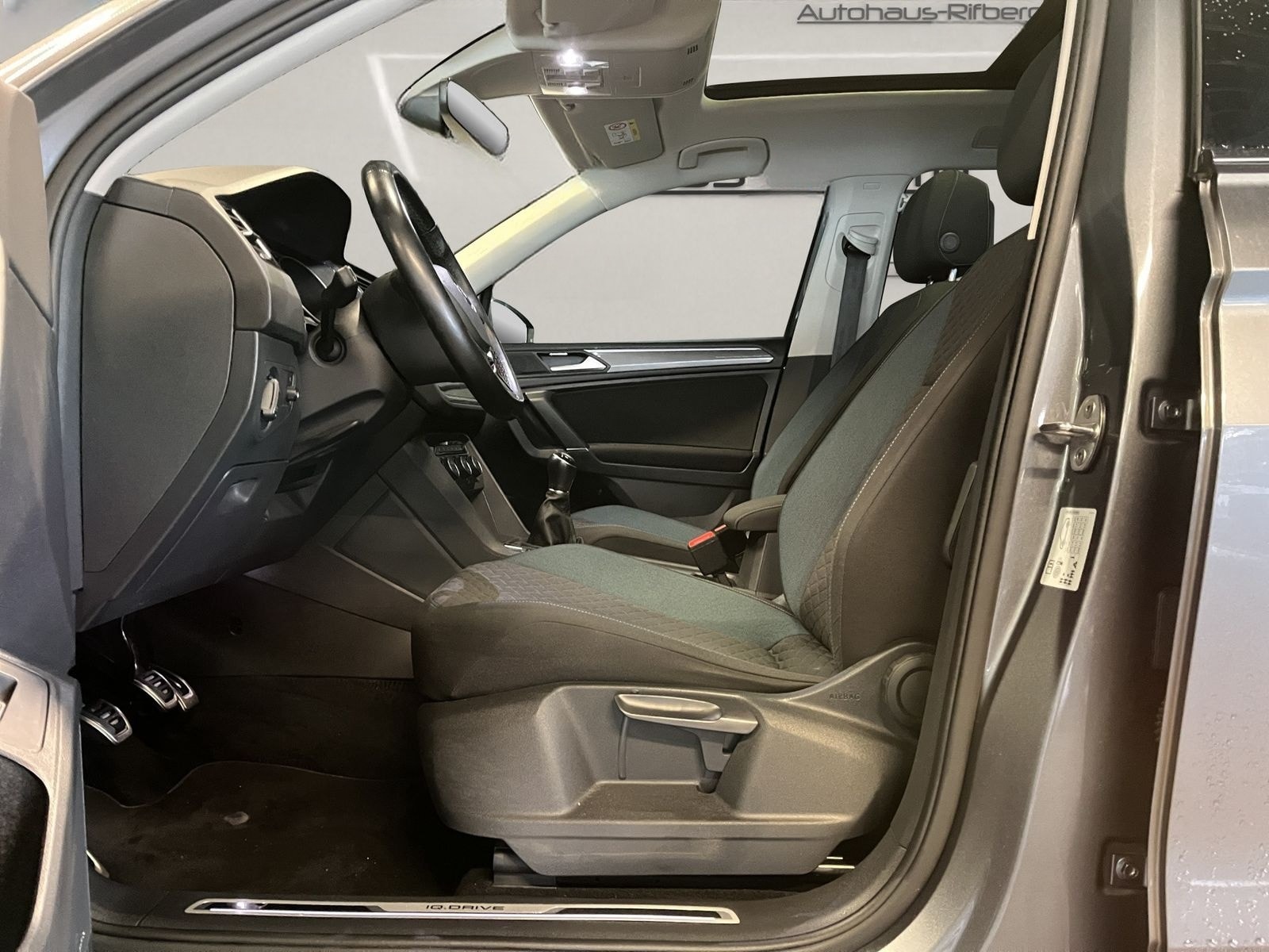 Volkswagen Tiguan Allspace 2,0 TDI DSG IQ PanD/HUD/Kamera foto 8