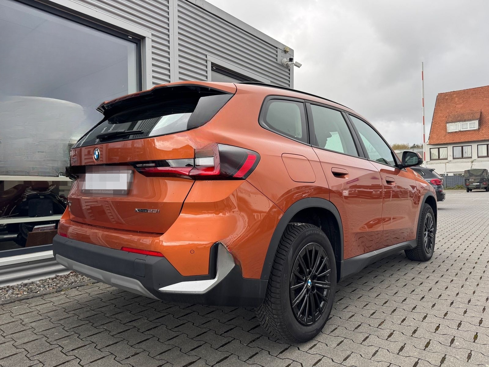 BMW X1 xDrive23i KeyLess Adapt-LED DAB ParkAssSyst foto 4