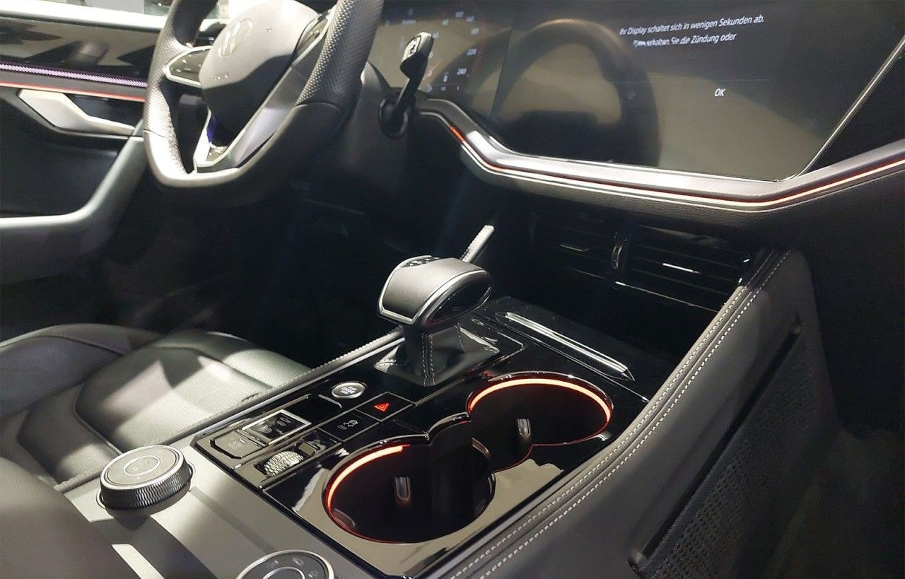 Volkswagen Touareg R 3.0 TSI eHybrid 4Motion PANO+NAVI+AHK foto 15