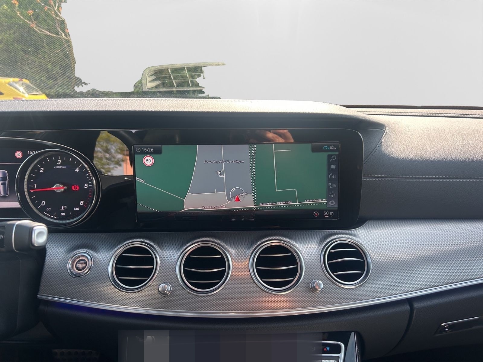 Mercedes-Benz E 220 d 4Matic AMG-Line / 1.Hand / Schiebedach foto 17