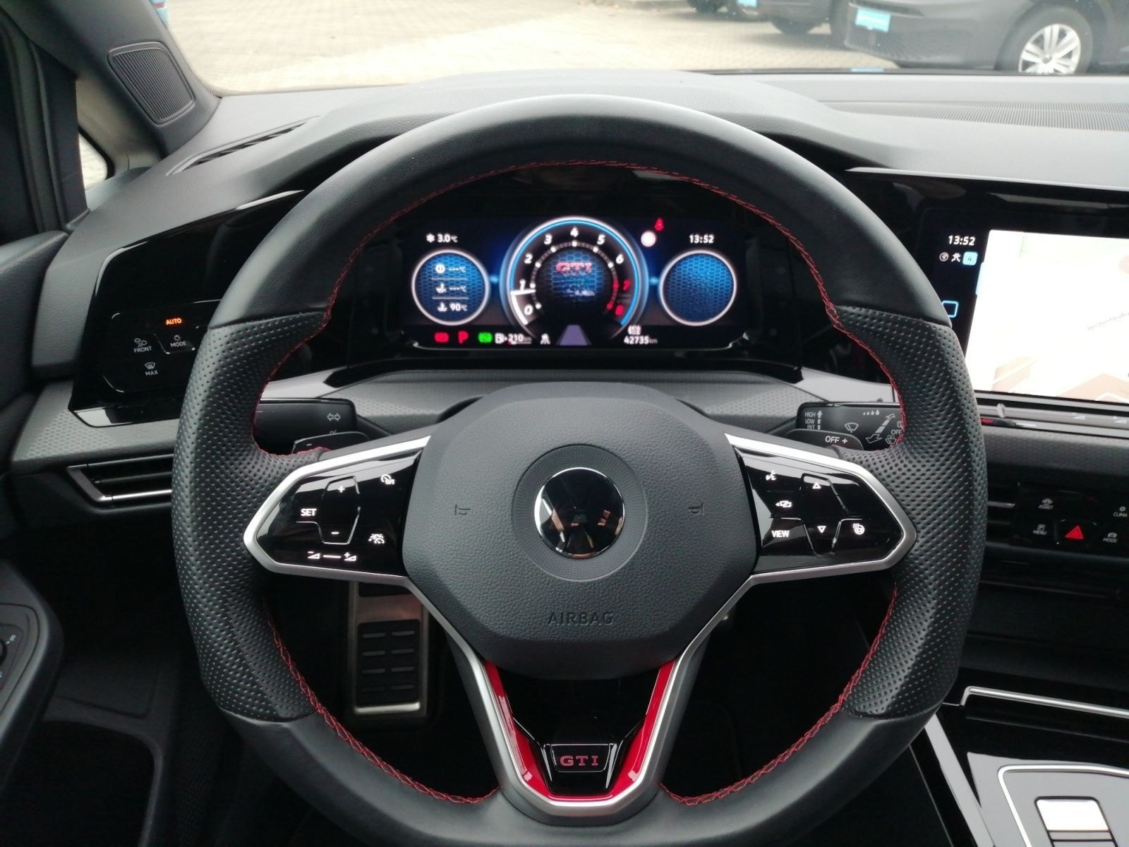 Volkswagen Golf GTI Clubsport VIII 2.0TSI DSG BlackStyle foto 12