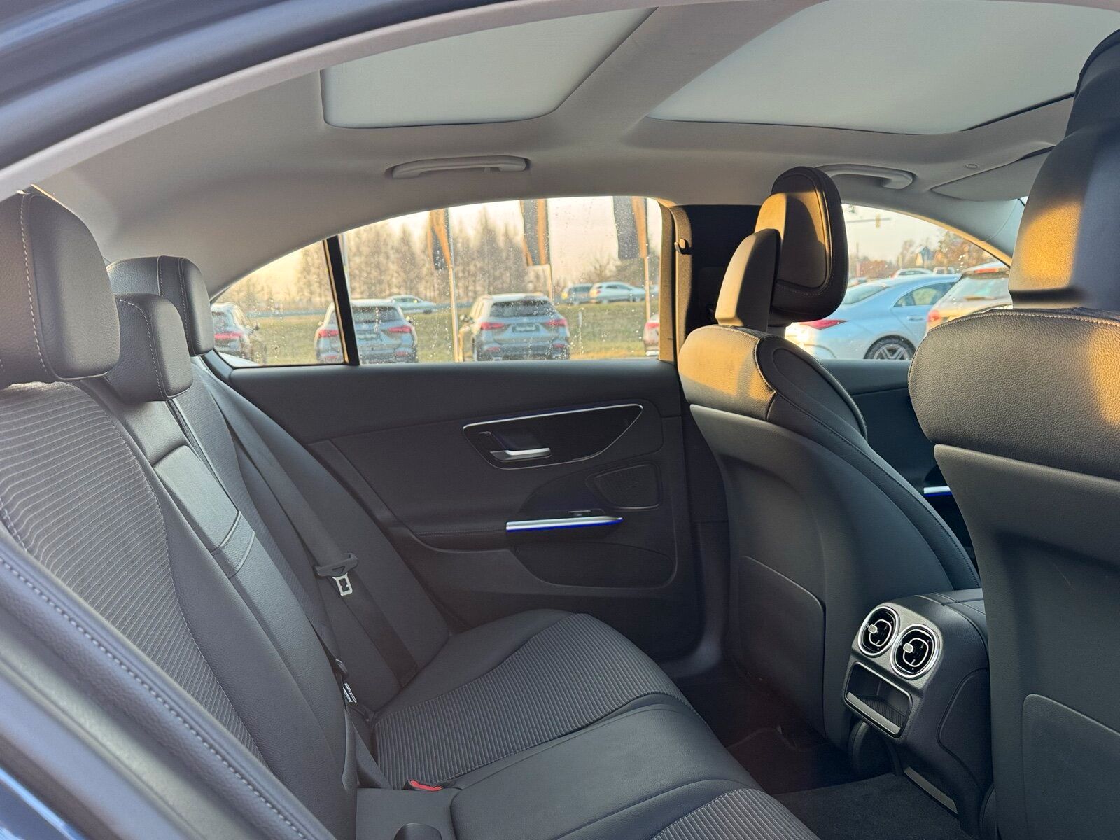 Mercedes-Benz C 300 e Avantgarde Advanced Plus Pano Ambiente foto 18