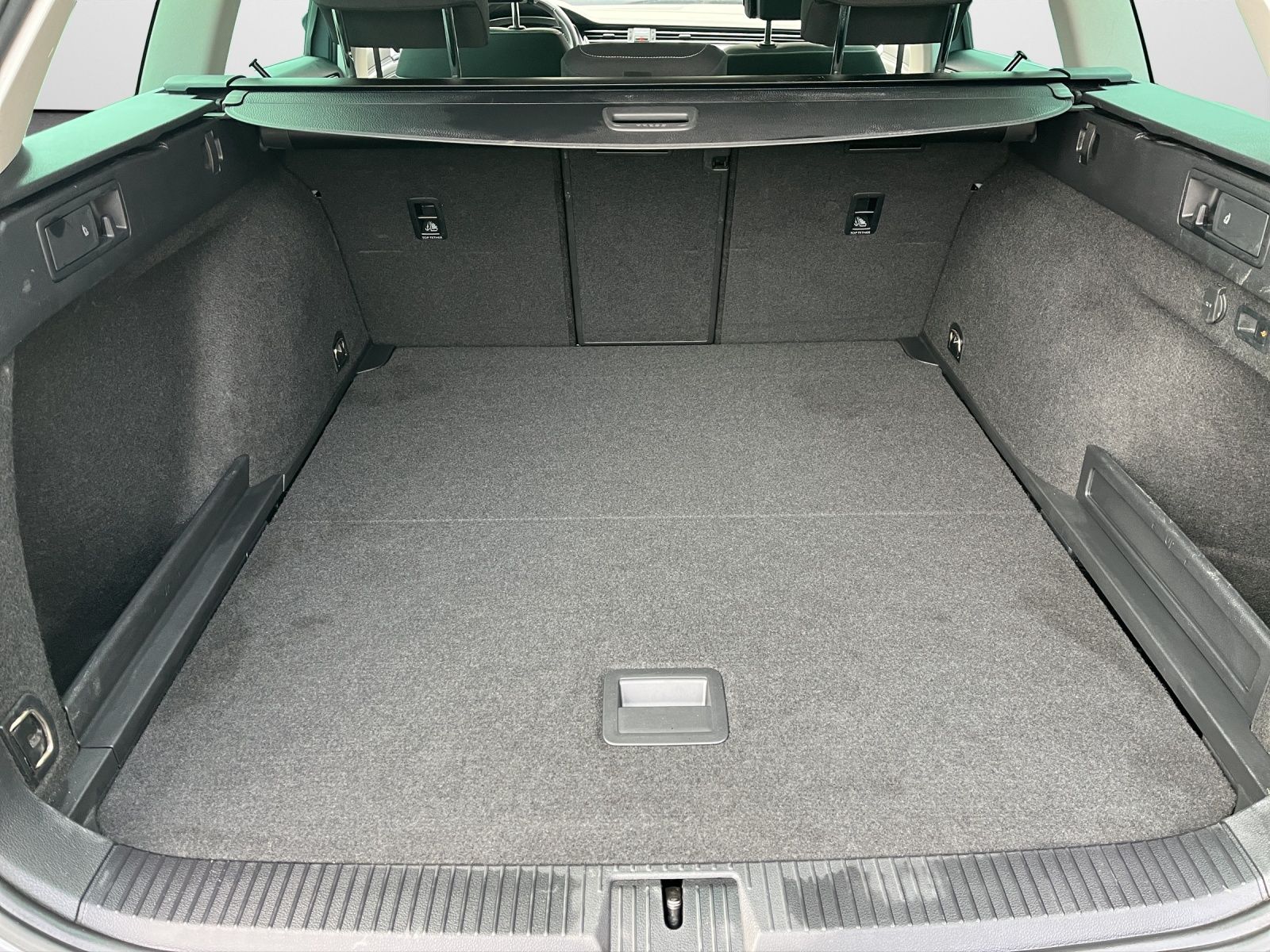 Volkswagen Passat Variant 2.0 TDI DSG Business AHK Navi LE foto 13