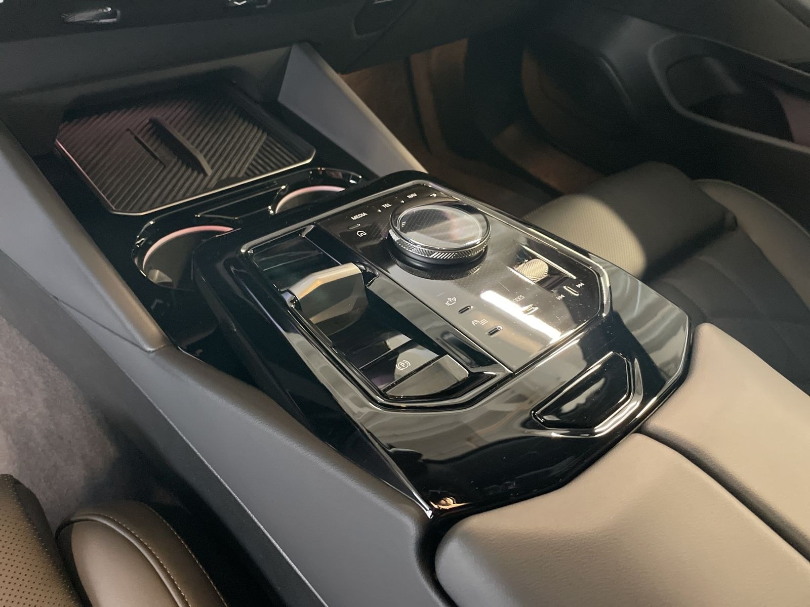 BMW 550e xDrive Limousine M Sport AHK Kamera LED foto 14