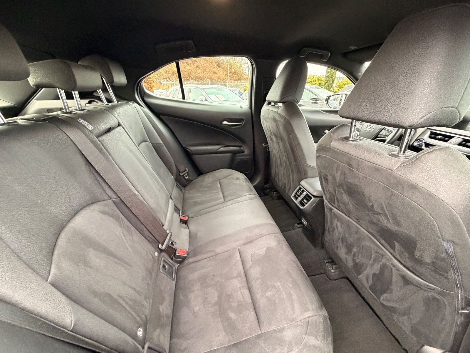 Lexus UX 250 h Launch Edition foto 23