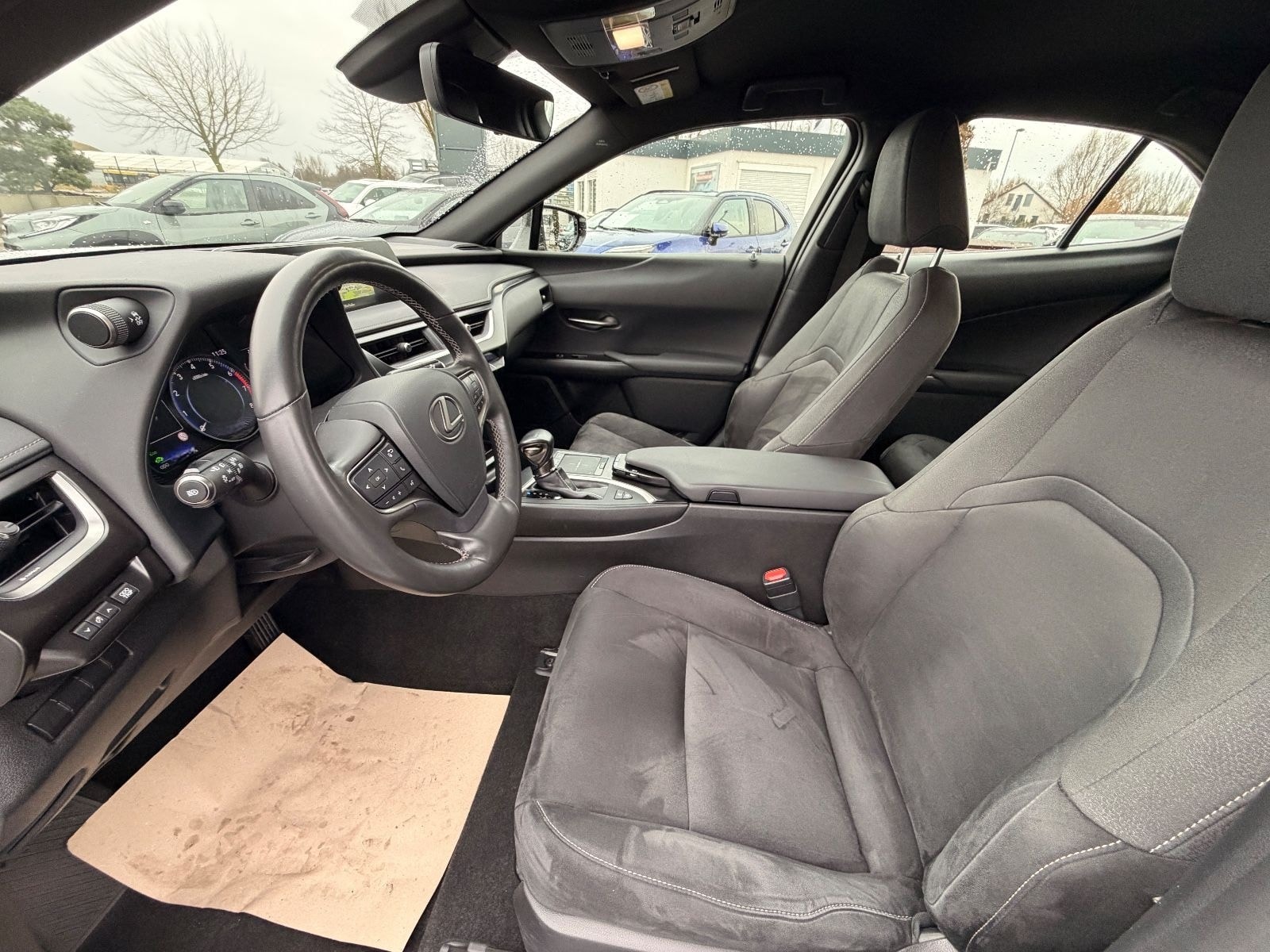 Lexus UX 250 h Launch Edition foto 10