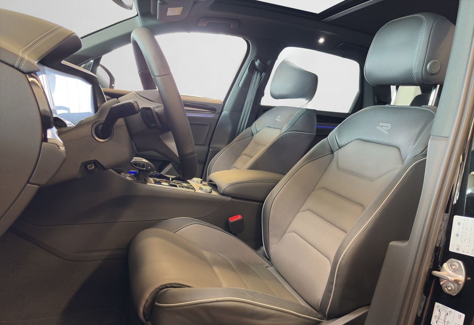 Volkswagen Touareg R-Line 3,0 FINAL EDITION V6 TDI SCR 4MOT foto 12