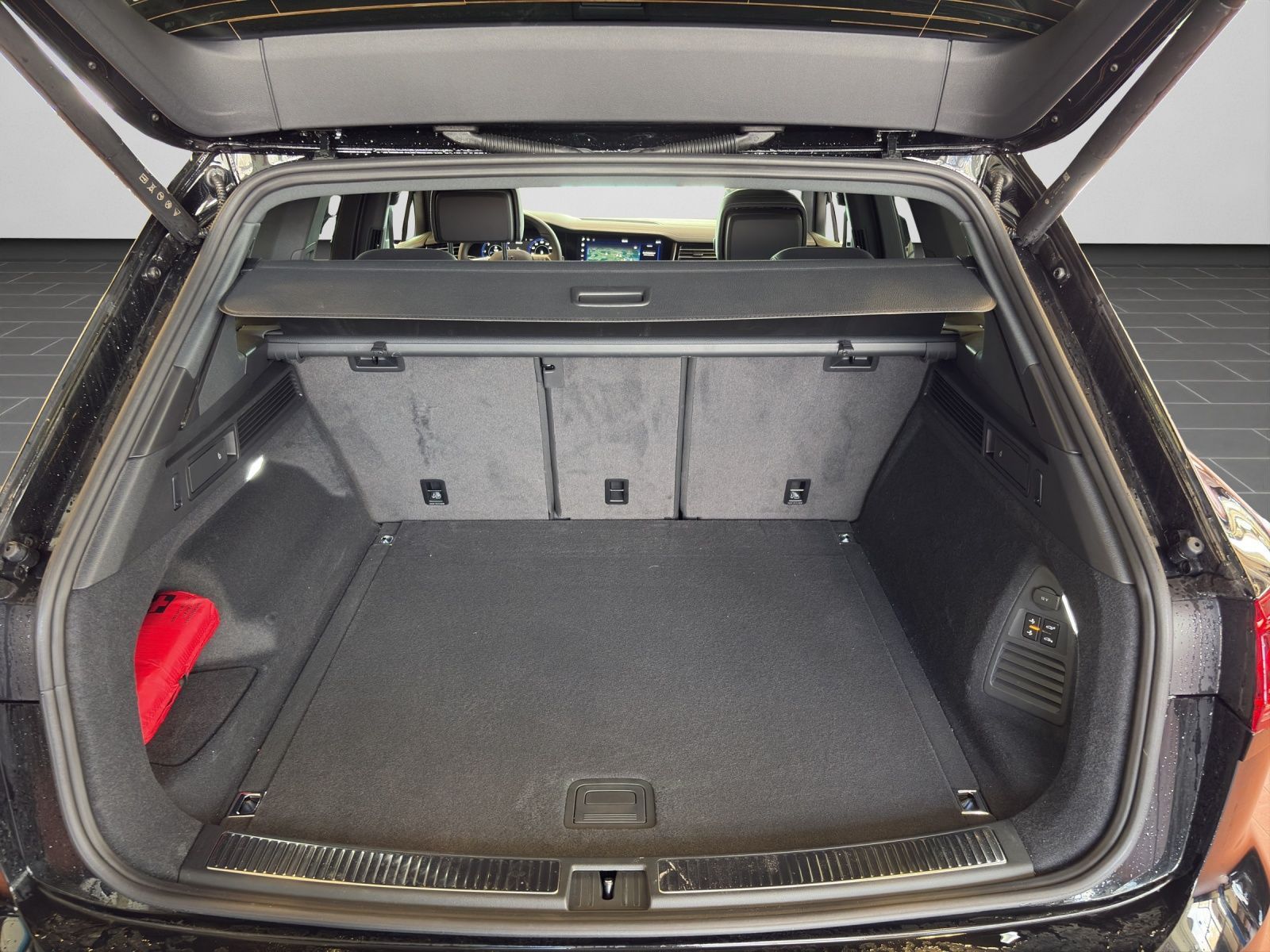 Volkswagen Touareg R-Line 3,0 FINAL EDITION V6 TDI SCR 4MOT foto 15