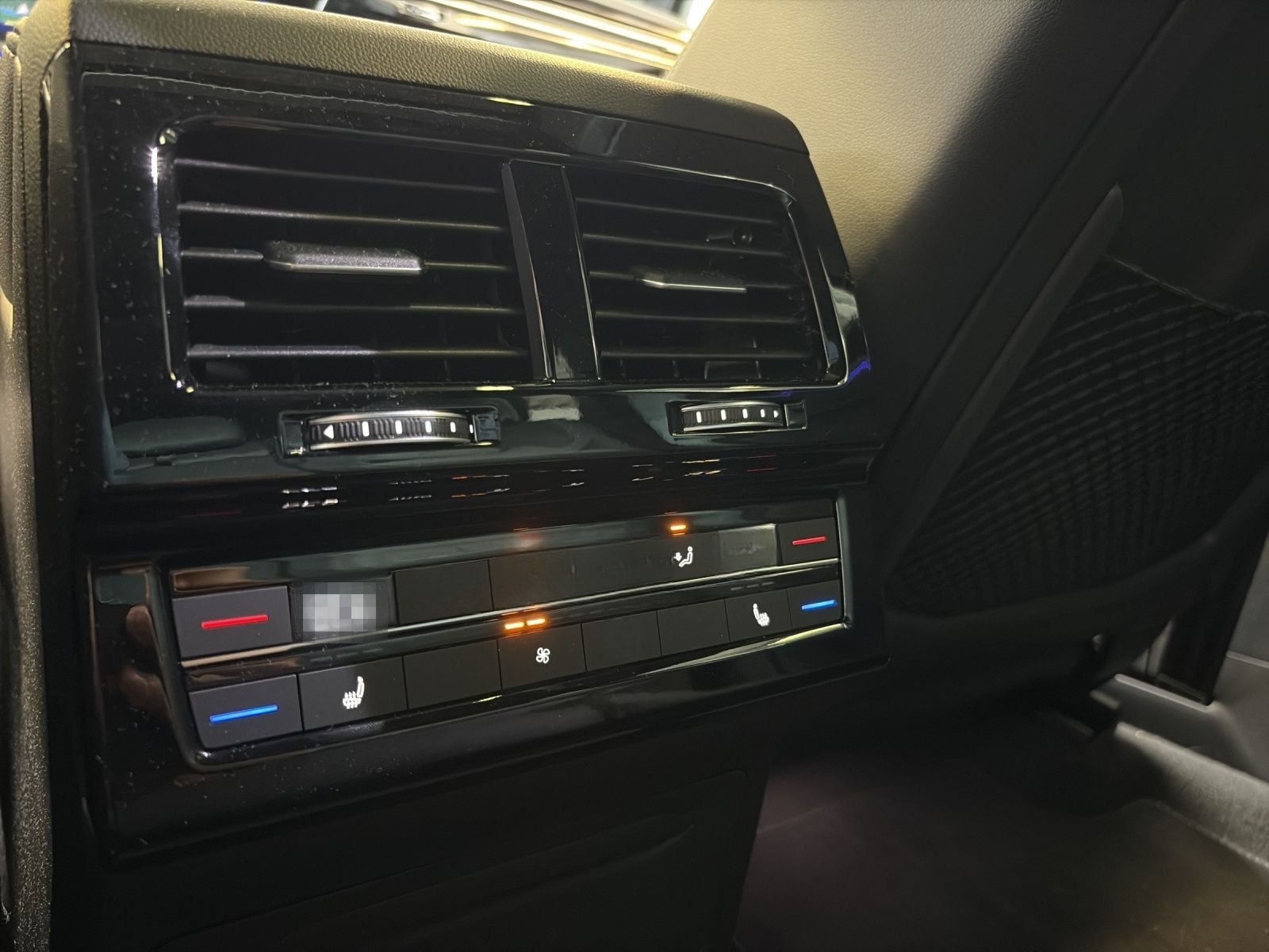 Volkswagen Touareg R-Line 3,0 FINAL EDITION V6 TDI SCR 4MOT foto 17