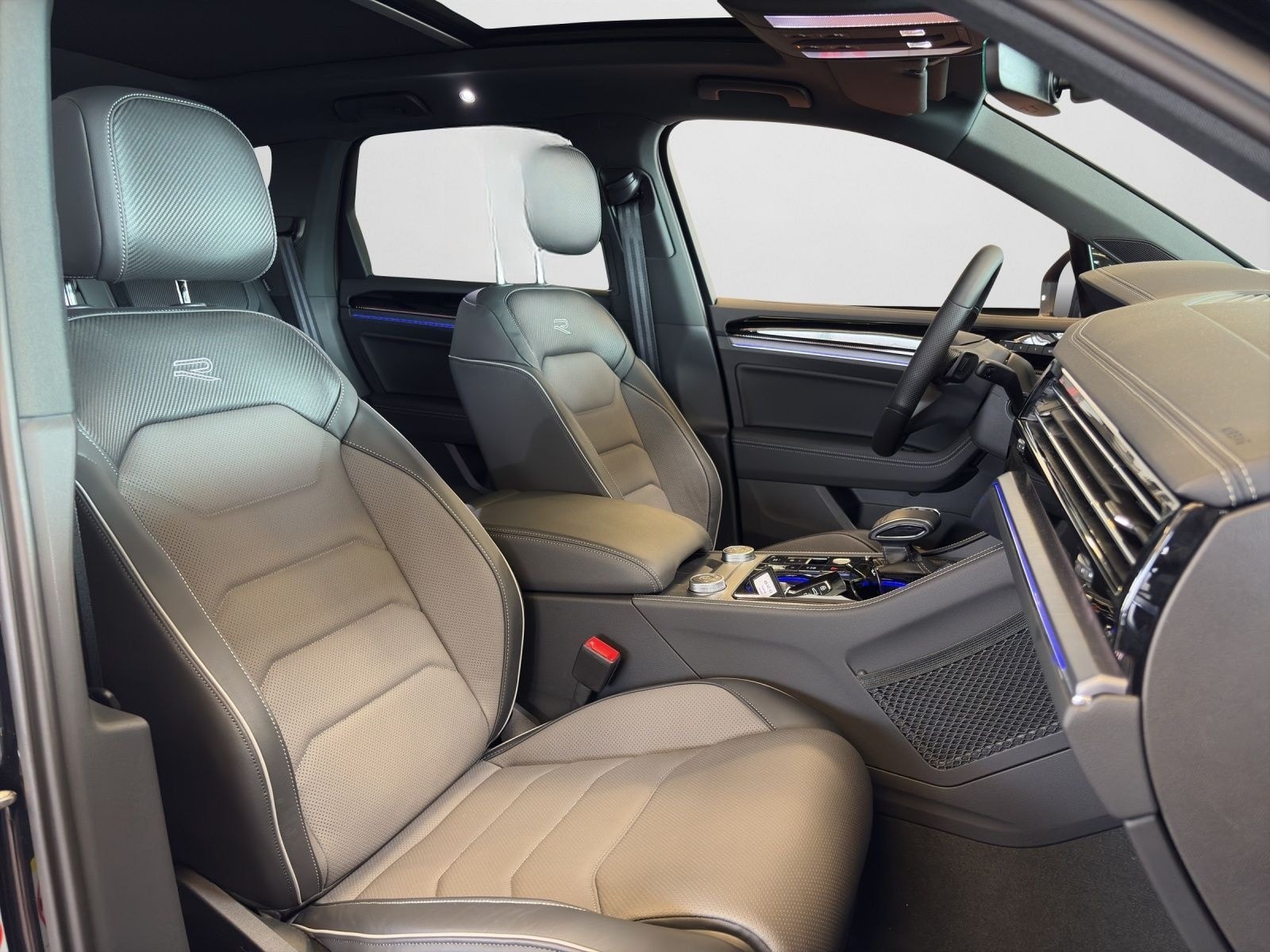 Volkswagen Touareg R-Line 3,0 FINAL EDITION V6 TDI SCR 4MOT foto 4