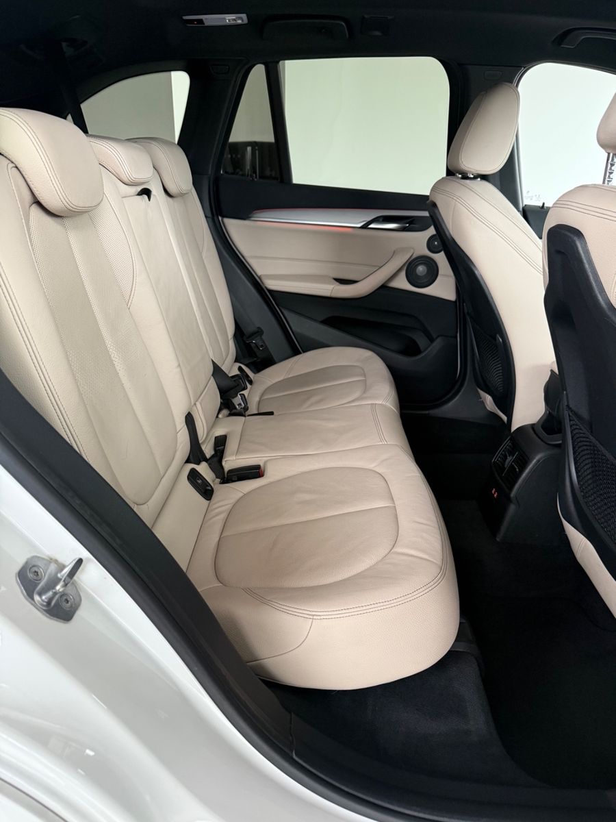 BMW X1 xDrive 20 d M Sport Paket VOLL! AHK H&K foto 12