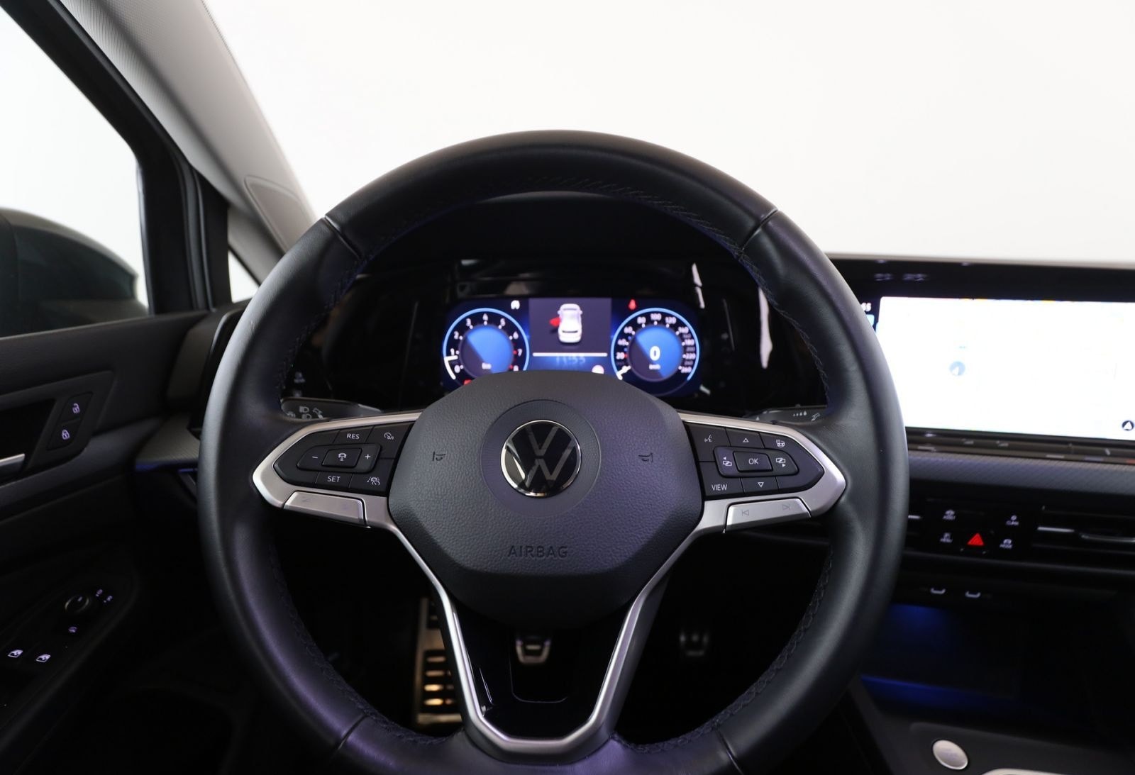 Volkswagen Golf VIII 1.5 TSI Active LED+RFK+Navi+StandH foto 15