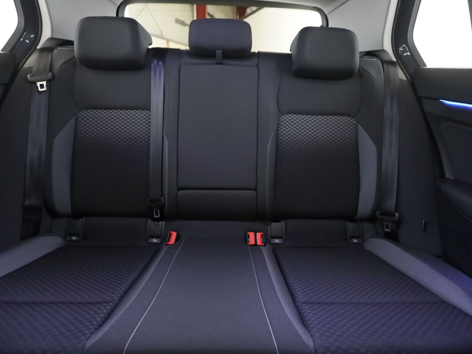 Volkswagen Golf VIII 1.5 TSI Active LED+RFK+Navi+StandH foto 19