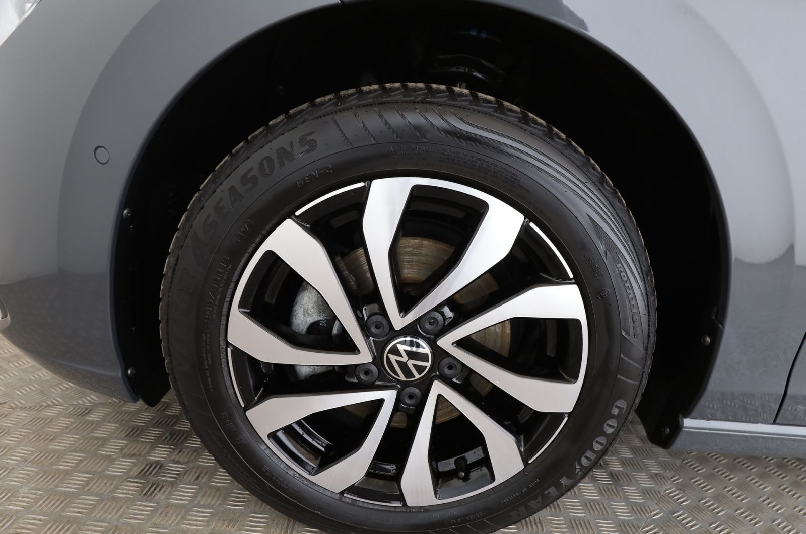Volkswagen Golf VIII 1.5 TSI Active LED+RFK+Navi+StandH foto 21