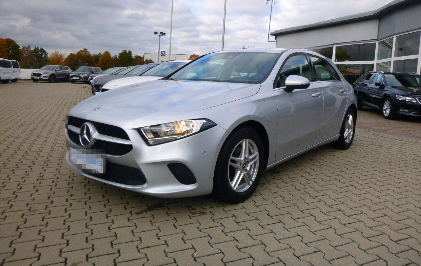 Mercedes-Benz A 180 >AUT/NAV/PDC/Sitzheizung< foto 1